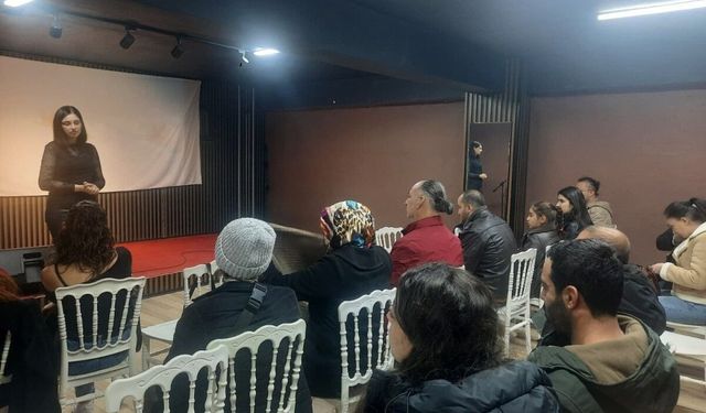 Adıyaman Fotoğraf Topluluğu Derneği'nden fotoğraf sunumu etkinliği