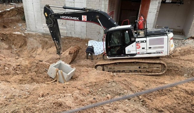 Adıyaman'da İş makinesiyle duvar arasına sıkışan işçi hayatını kaybetti