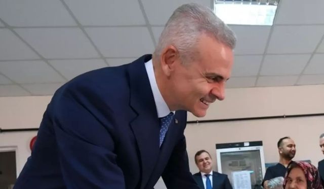 Ardahan Valiliği logosu tartışma yarattı: Türk Bayrağı çıkarıldı, ardından geri eklendi