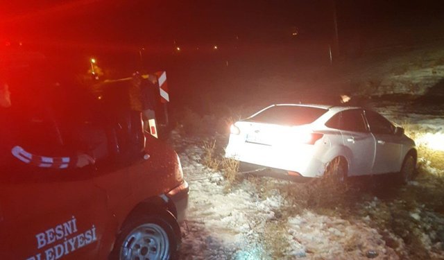 Besni'de tek taraflı kaza: İtfaiye ekipleri müdahale etti