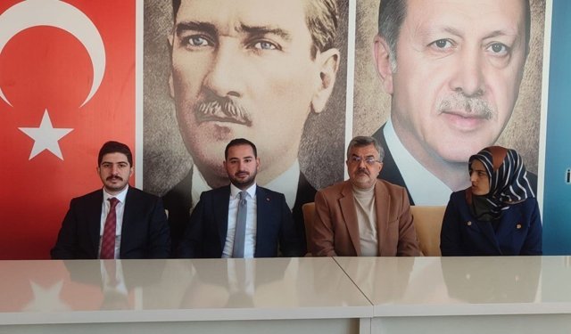 Çadır'dan Tutdere sorusu üzerine açıklama: 'Adıyaman'a hizmet için aynı karede yer alınabilir' - Videolu Haber