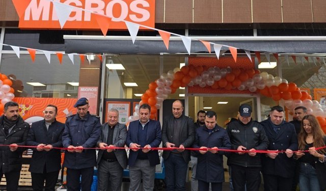 Gölbaşı Kaymakamı Algın, Migros marketin açılışına katıldı