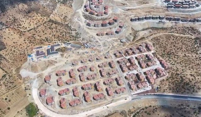 Gölbaşı'nda deprem mağdurları: 'Bizi deprem değil, müteahhit mağdur etti'