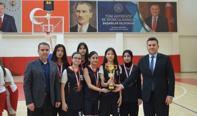 Kahta Gençlik SK, U-18 Kızlar Basketbol İl Birincisi oldu