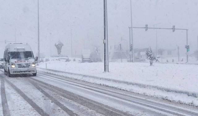 Kar ve Sis Besni'de Ulaşımı Olumsuz Etkiledi!