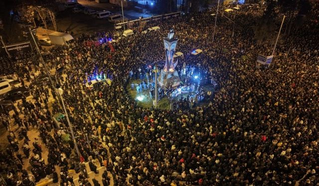 Adıyaman'da 6 Şubat depremlerinin üçüncü yılında yaşamını yitirenler anıldı - Videolu Haber