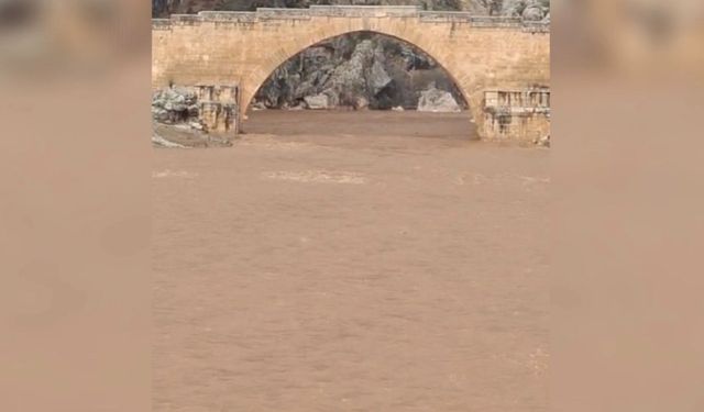 Adıyaman'da yağışlarla birlikte Cendere Çayı'nın seviyesi yükseldi - Videolu Haber