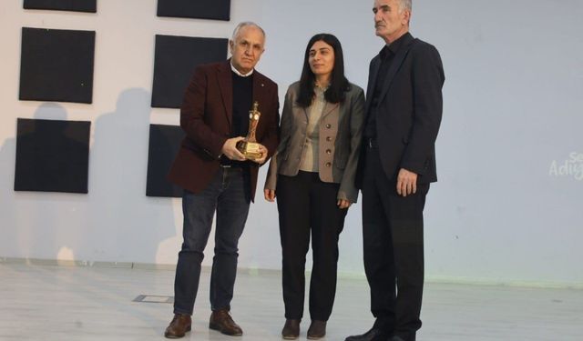 Emek ve Demokrasi Platformu'ndan deprem dayanışmasına teşekkür plaketi