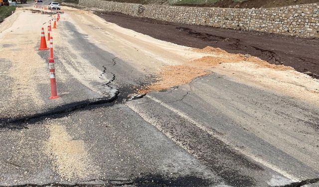 Kahta-Gerger yolunda çökme: Ulaşım tek şeritten sağlanıyor - Videolu Haber