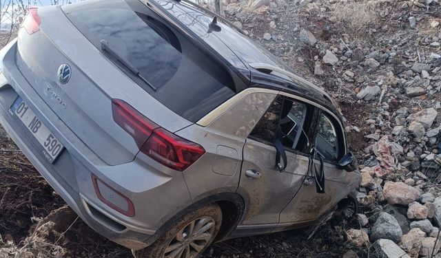 Otomobil şarampole devrildi: 4 yaralı