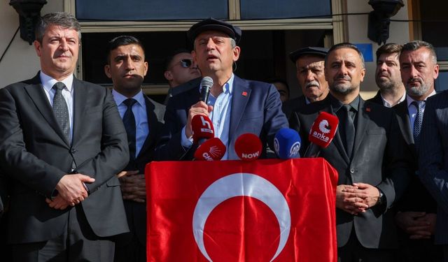 Özgür Özel Kömür Beldesi'nde vatandaşlara hitap etti: 'Tütün üreticisi büyük çile çekiyor'