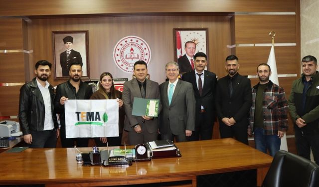 TEMA Vakfı'ndan Kahta Milli Eğitim Müdürü Başli'ye teşekkür belgesi
