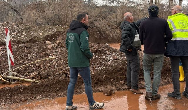 Tut ilçesinde heyelan: İki ev boşaltıldı, DSİ bölgede inceleme başlattı