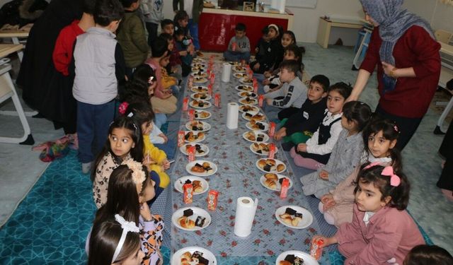 Adıyaman'da Anasınıfı Öğrencileri Niyazi Mısri Camii'nde Tekne Orucu Açtı - Videolu Haber