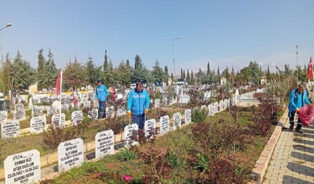Adıyaman'da mezarlıklarda bayram öncesi kapsamlı temizlik - Videolu Haber