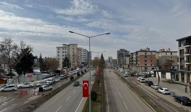 Adıyaman'da yola beton döken araca 3 bin TL para cezası