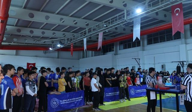 İl Müdürü Hüseyin Elüstü Bilek Güreşi Finallerine Katıldı