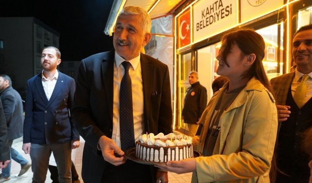 Kahta'da gençlerden Başkan Hallaç'a anlamlı sürpriz