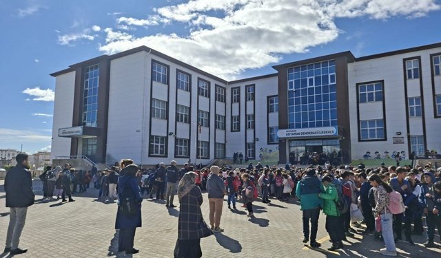 Pazartesi okul var mı, okullar ne zaman açılıyor? Bayram tatili ne zaman bitiyor!