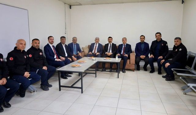 Protokol üyelerinden Kahta İtfaiye Müdürlüğü'ne bayram ziyareti