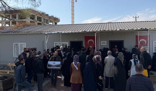 Selvican Sümeyye Şafak'tan Ramazan'da gıda yardımı