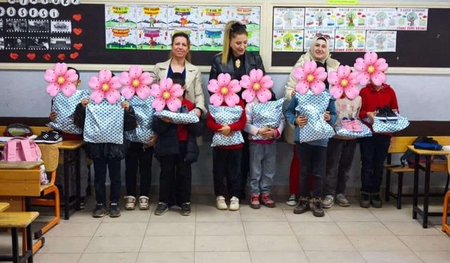 Türk Kadınlar Birliği'nden öğrencilerine bayramlık hediye