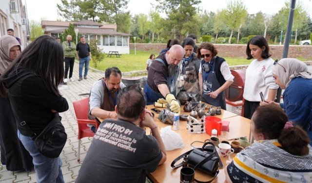 Adıyaman Üniversitesi'nde seramikte uygulamalı eğitim