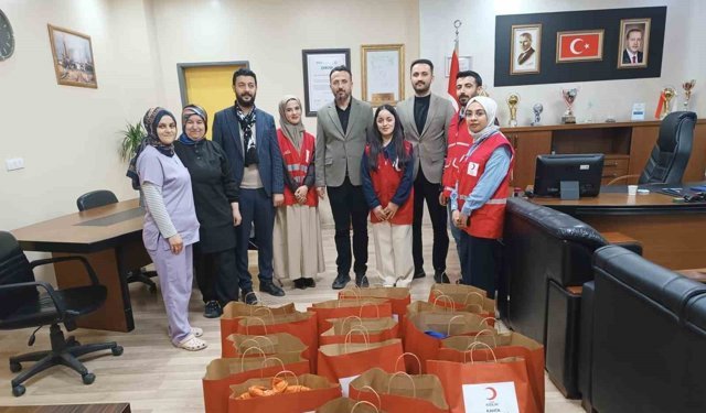 Kızılay heyetinden anlamlı hastane ziyareti