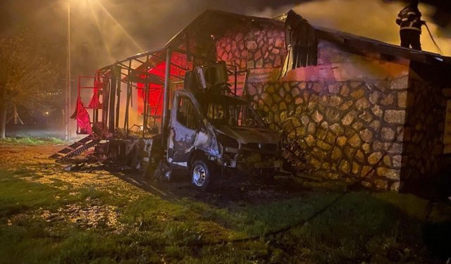 Akpınar Köyünde sağlık ocağına ait kanser tarama aracında yangın çıktı - Videolu Haber