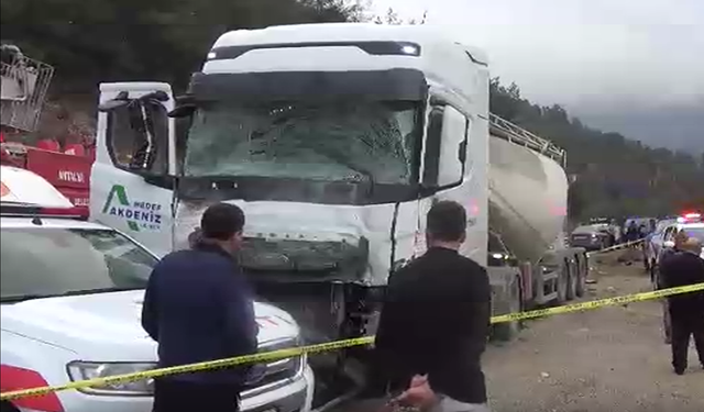 Antalya-Burdur  Kara Yolunda Feci Kaza: 7 Ölü, 7 Yaralı Var