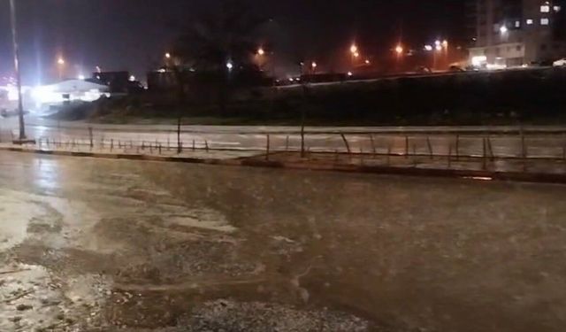 Besni'de fındık büyüklüğünde dolu etkili oldu
