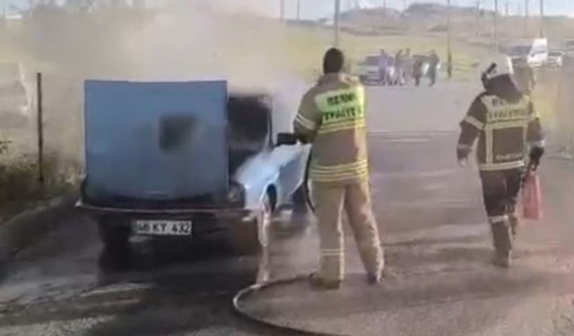 Besni'de seyir halindeki araçta yangın paniği