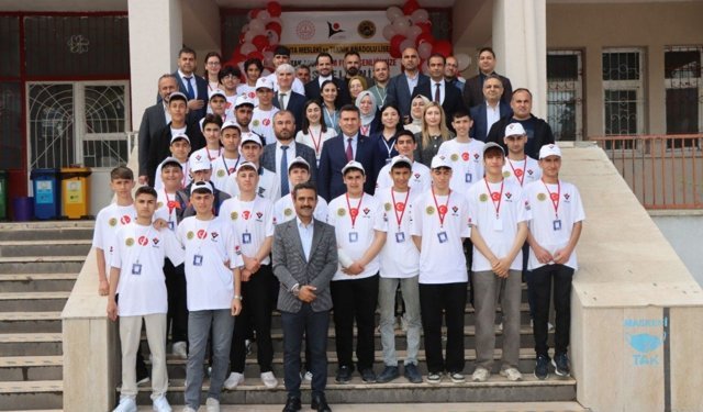 Kahta'da TÜBİTAK 4006 Bilim Şenliği düzenlendi