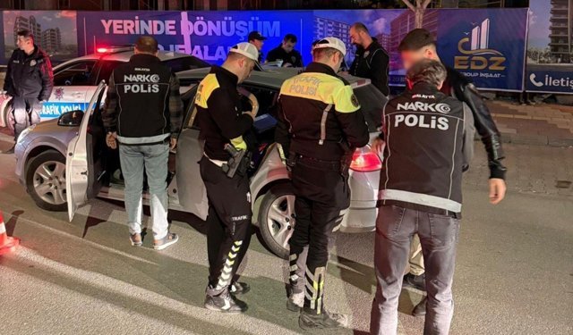 Malatya'da Narkoalan-2 Uygulaması: 215 Kişi ve 65 Araç Denetlendi - Videolu Haber