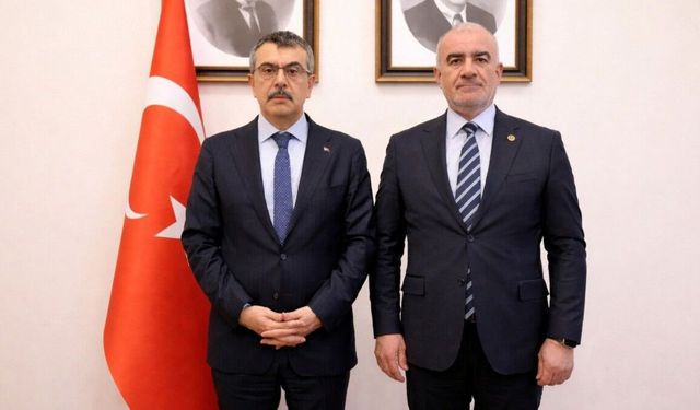 Milletvekili Özhan'dan Bakan Tekin'e destek: 'Saldırılar kabul edilemez'