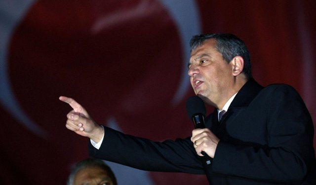 Özgür Özel: 'Okullardaki şiddet meselesi büyüyen bir güvenlik zaafiyetine dönüşmüştür'