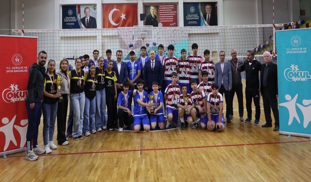 Adıyaman’da Okullar Arası Voleybol Heyecanı Sona Erdi