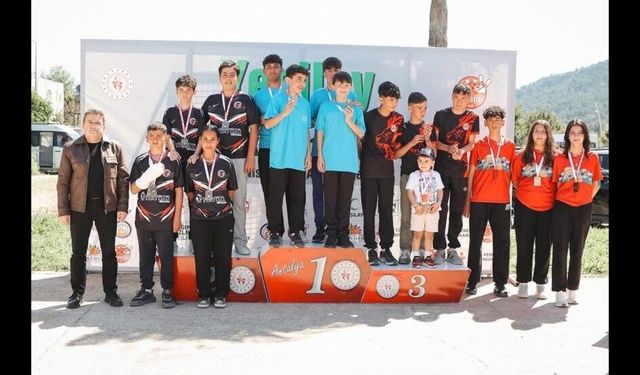 Adıyamanlı Sporcular Petank Şampiyonasında Türkiye Derecesi Elde Etti