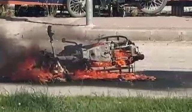 Adıyaman’da Alev alan motosiklet hurdaya döndü