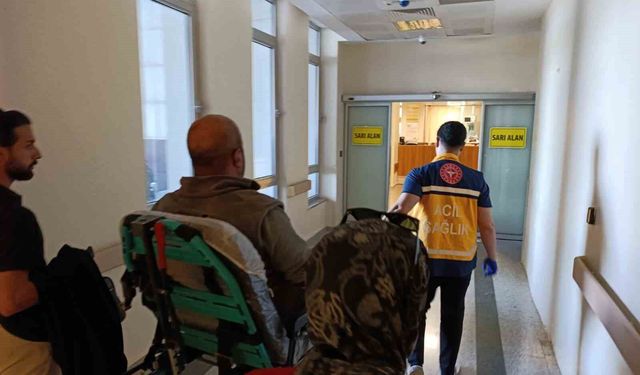 Hafif ticari araç ile motosiklet çarpıştı: 1 yaralı