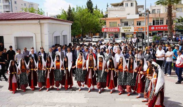 Kahta'da 'Gençlik Haftası' yürüyüşü