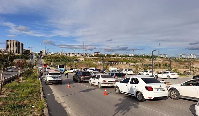 Adıyaman'da otomobil ile minibüs çarpıştı: 1 yaralı