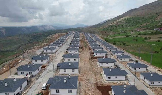 Depremde Yıkılan Mezra İçin 110 Köy Evi Yapıldı
