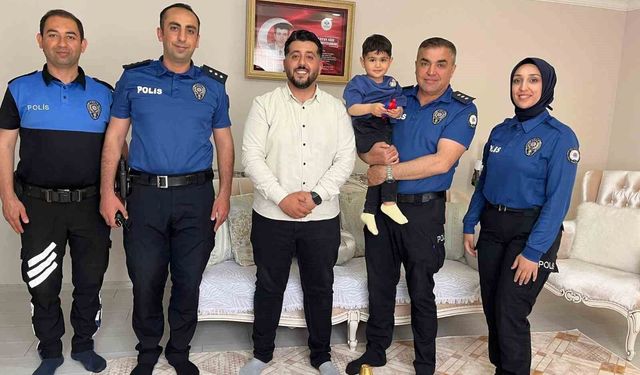 Bayramda Şehitlikler Ve Şehit Aileleri Ziyaret Edildi