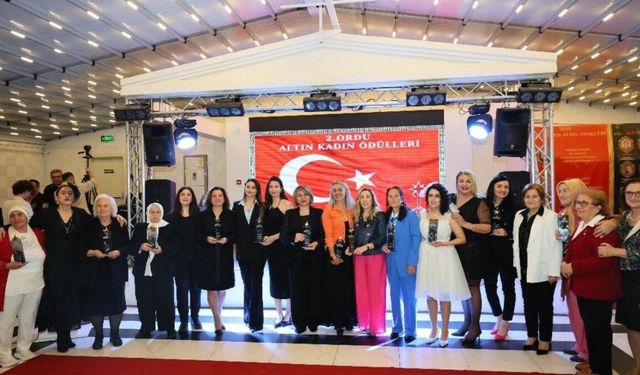 ASANART Derneği'nden anlamlı gece: 2. Ordu Altın Kadın Ödülleri sahiplerini buldu