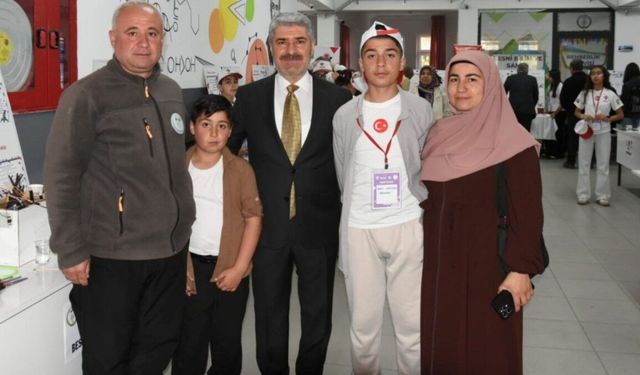 Başkan Alkan, TÜBİTAK 4006 Bilim Fuarı'nı ziyaret etti