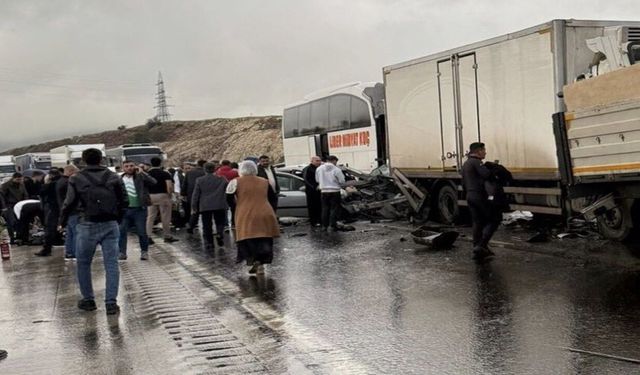 Gaziantep TAG Otoyolu’nda Zincirleme Kaza: 1’i Ağır 5 Kişi Yaralandı