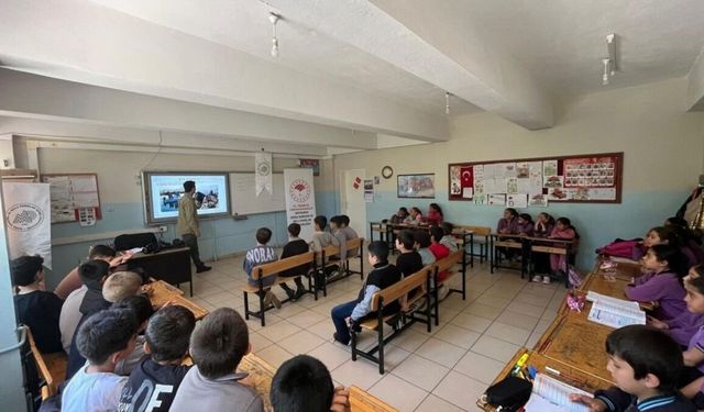 Gölbaşı'nda 122 öğrenciye doğa ve biyolojik çeşitlilik eğitimi