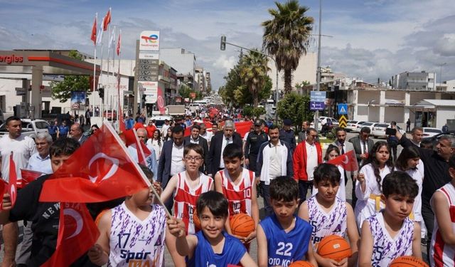 Kahta'da Gençlik Haftası yürüyüşü düzenlendi