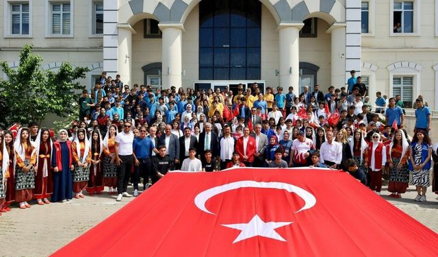 Kahta'da gençlik yürüyüşü yoğun katılımla gerçekleşti